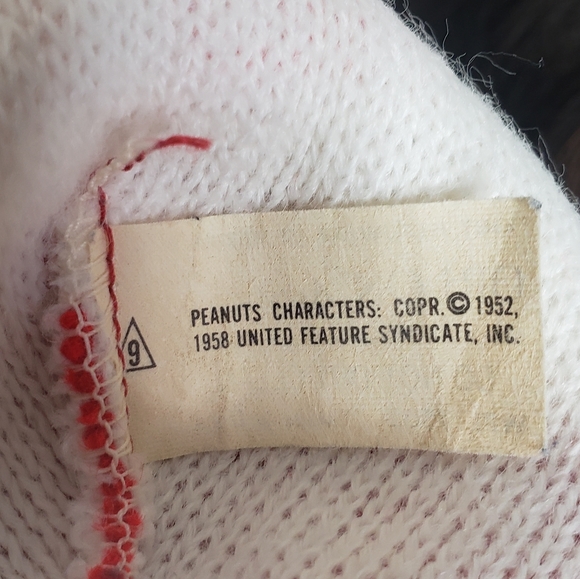 Vintage 1958 Orlon Peanuts Snoopy Kissing Lucy Winter Acrylic Cap - Picture 10 of 10